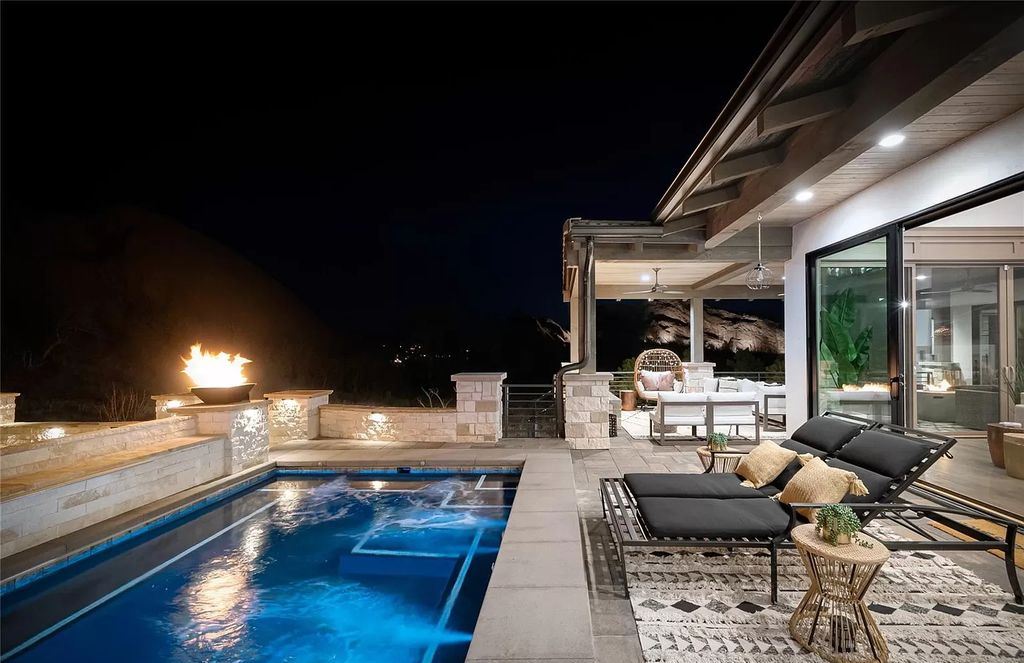 The Modern Farmhouse in Colorado is beautifully designed to maximize the expansive landscape set amidst the iconic Red Rocks now available for sale. This home located at 10655 Leonardo Pl, Littleton, Colorado; offering 4 bedrooms and 6 bathrooms with over 5,800 square feet of living spaces.