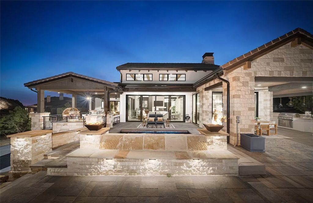 The Modern Farmhouse in Colorado is beautifully designed to maximize the expansive landscape set amidst the iconic Red Rocks now available for sale. This home located at 10655 Leonardo Pl, Littleton, Colorado; offering 4 bedrooms and 6 bathrooms with over 5,800 square feet of living spaces.