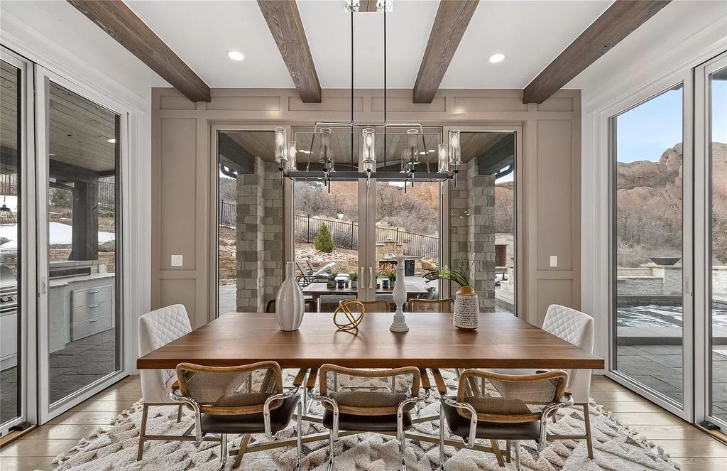 The Modern Farmhouse in Colorado is beautifully designed to maximize the expansive landscape set amidst the iconic Red Rocks now available for sale. This home located at 10655 Leonardo Pl, Littleton, Colorado; offering 4 bedrooms and 6 bathrooms with over 5,800 square feet of living spaces.