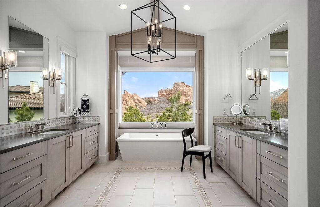 The Modern Farmhouse in Colorado is beautifully designed to maximize the expansive landscape set amidst the iconic Red Rocks now available for sale. This home located at 10655 Leonardo Pl, Littleton, Colorado; offering 4 bedrooms and 6 bathrooms with over 5,800 square feet of living spaces.