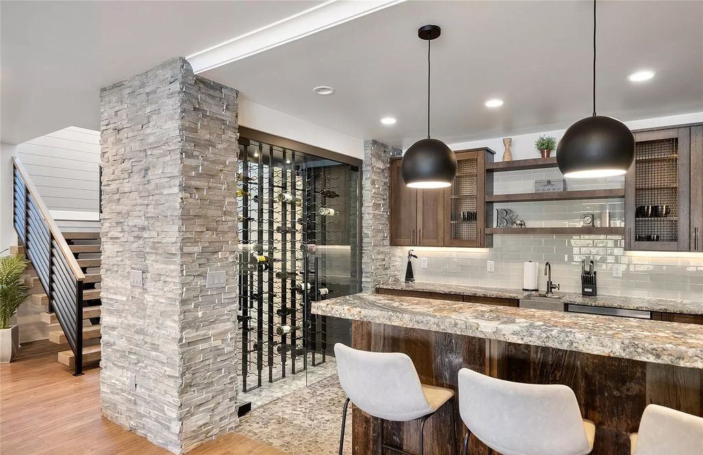 The Modern Farmhouse in Colorado is beautifully designed to maximize the expansive landscape set amidst the iconic Red Rocks now available for sale. This home located at 10655 Leonardo Pl, Littleton, Colorado; offering 4 bedrooms and 6 bathrooms with over 5,800 square feet of living spaces.