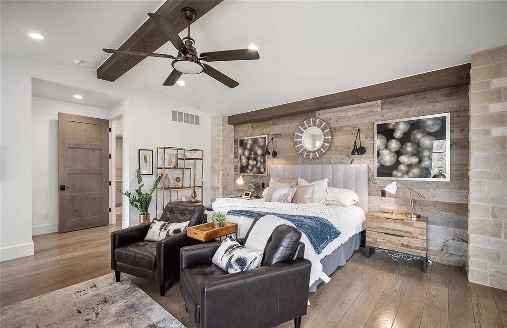 The Modern Farmhouse in Colorado is beautifully designed to maximize the expansive landscape set amidst the iconic Red Rocks now available for sale. This home located at 10655 Leonardo Pl, Littleton, Colorado; offering 4 bedrooms and 6 bathrooms with over 5,800 square feet of living spaces.