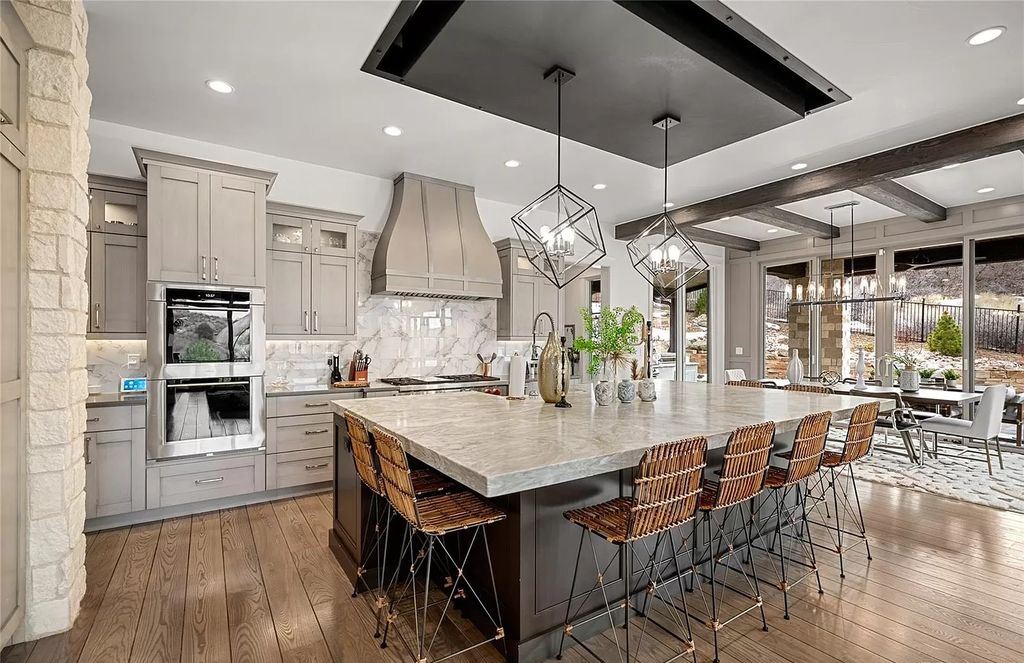 The Modern Farmhouse in Colorado is beautifully designed to maximize the expansive landscape set amidst the iconic Red Rocks now available for sale. This home located at 10655 Leonardo Pl, Littleton, Colorado; offering 4 bedrooms and 6 bathrooms with over 5,800 square feet of living spaces.