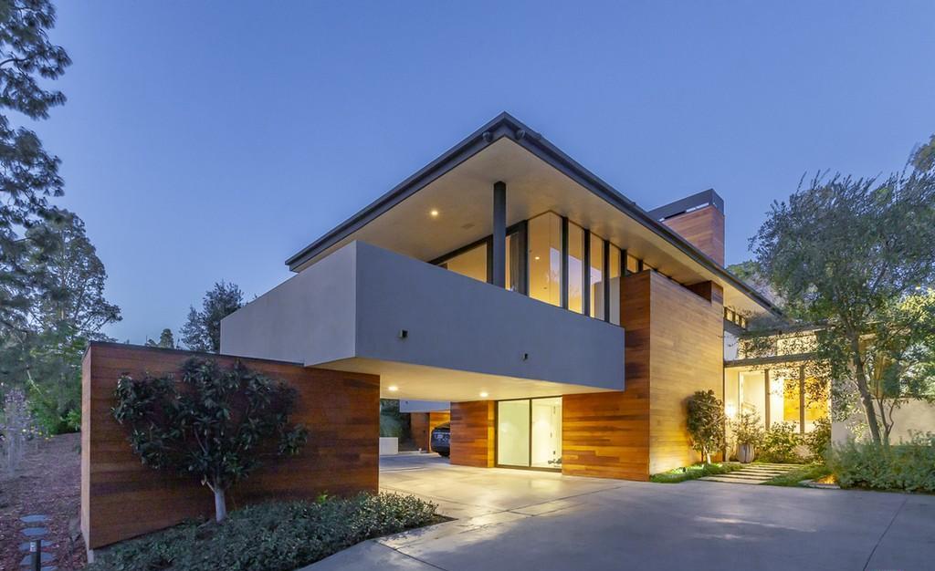 The Mid Century Home in Beverly Hills is a organic property offers total privacy, effortless indoor - outdoor living and unparalleled treetop views now available for sale. This home located at 1030 Woodland Dr, Beverly Hills, California; offering 4 bedrooms and 4 bathrooms with over 4,400 square feet of living spaces.