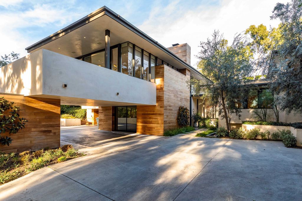 The Mid Century Home in Beverly Hills is a organic property offers total privacy, effortless indoor - outdoor living and unparalleled treetop views now available for sale. This home located at 1030 Woodland Dr, Beverly Hills, California; offering 4 bedrooms and 4 bathrooms with over 4,400 square feet of living spaces.