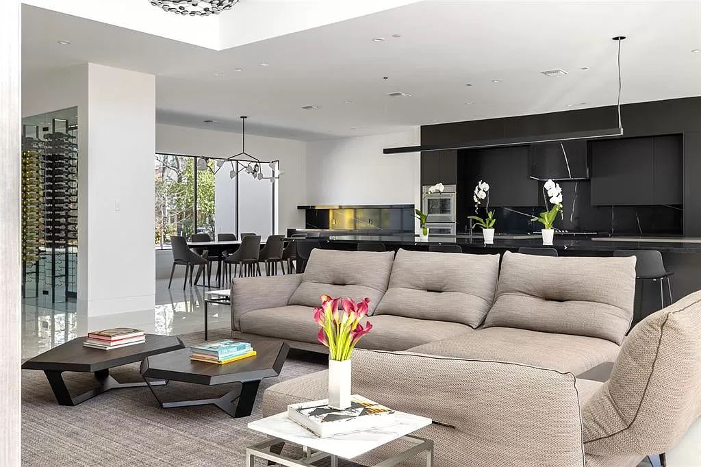 The Home in Houston built by famed Capital Builders is a bold exploration of an immersive indoor-outdoor floor plan now available for sale. This home located at 3 Concord Cir, Houston, Texas; offering 5 bedrooms and 5 bathrooms with over 7,400 square feet of living spaces.