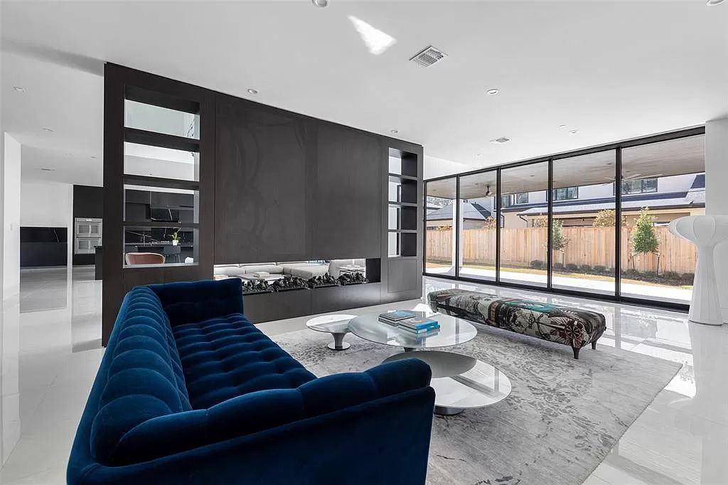 The Home in Houston built by famed Capital Builders is a bold exploration of an immersive indoor-outdoor floor plan now available for sale. This home located at 3 Concord Cir, Houston, Texas; offering 5 bedrooms and 5 bathrooms with over 7,400 square feet of living spaces.