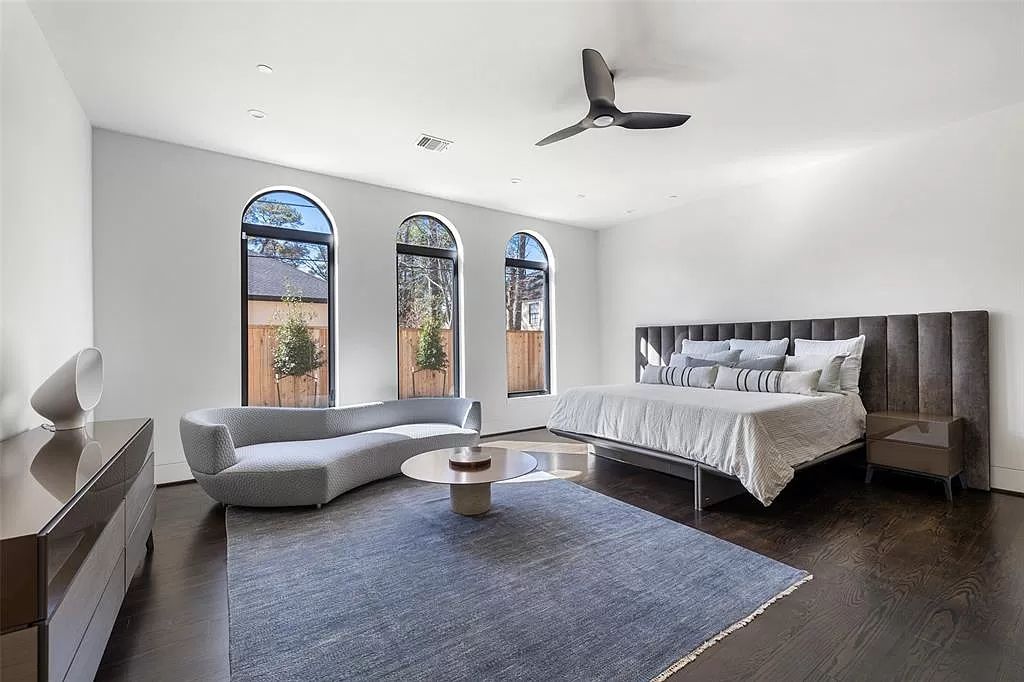 The Home in Houston built by famed Capital Builders is a bold exploration of an immersive indoor-outdoor floor plan now available for sale. This home located at 3 Concord Cir, Houston, Texas; offering 5 bedrooms and 5 bathrooms with over 7,400 square feet of living spaces.