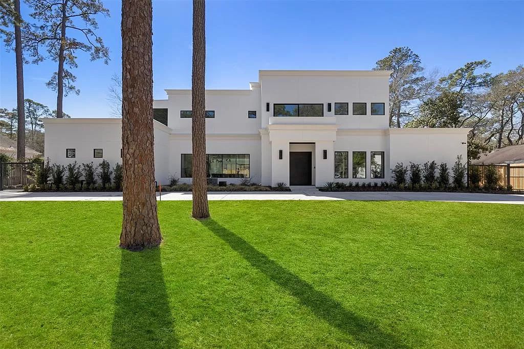 The Home in Houston built by famed Capital Builders is a bold exploration of an immersive indoor-outdoor floor plan now available for sale. This home located at 3 Concord Cir, Houston, Texas; offering 5 bedrooms and 5 bathrooms with over 7,400 square feet of living spaces.