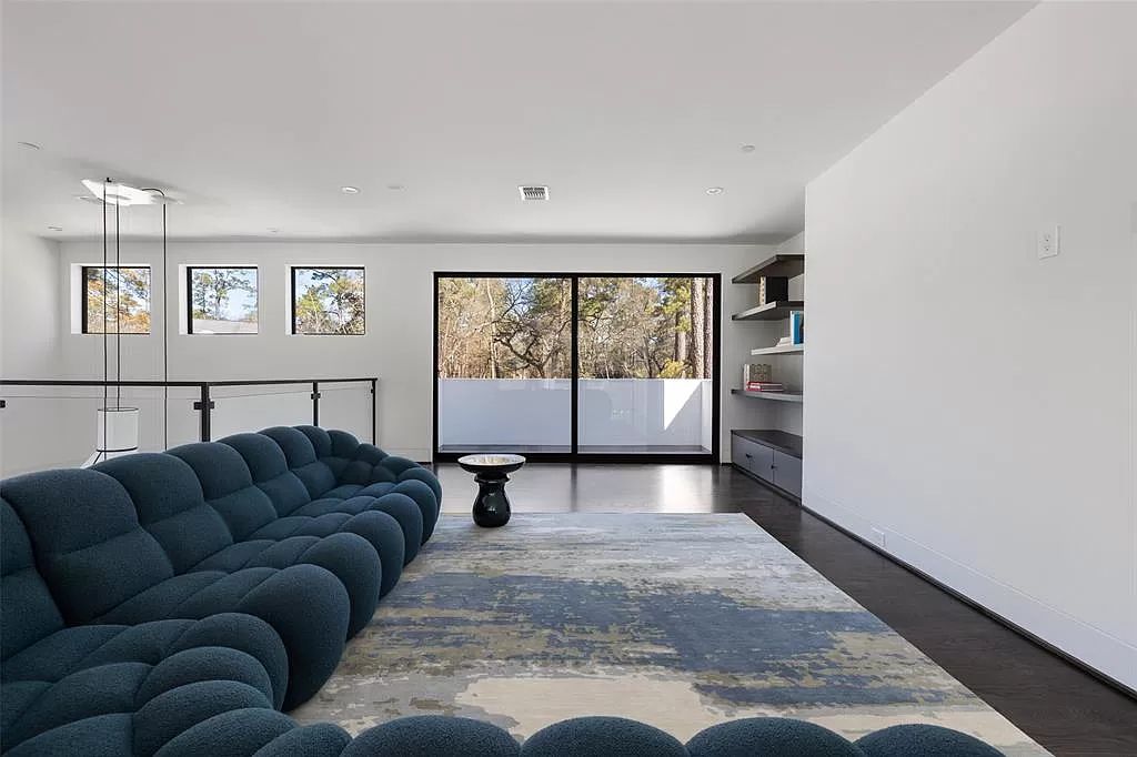 The Home in Houston built by famed Capital Builders is a bold exploration of an immersive indoor-outdoor floor plan now available for sale. This home located at 3 Concord Cir, Houston, Texas; offering 5 bedrooms and 5 bathrooms with over 7,400 square feet of living spaces.