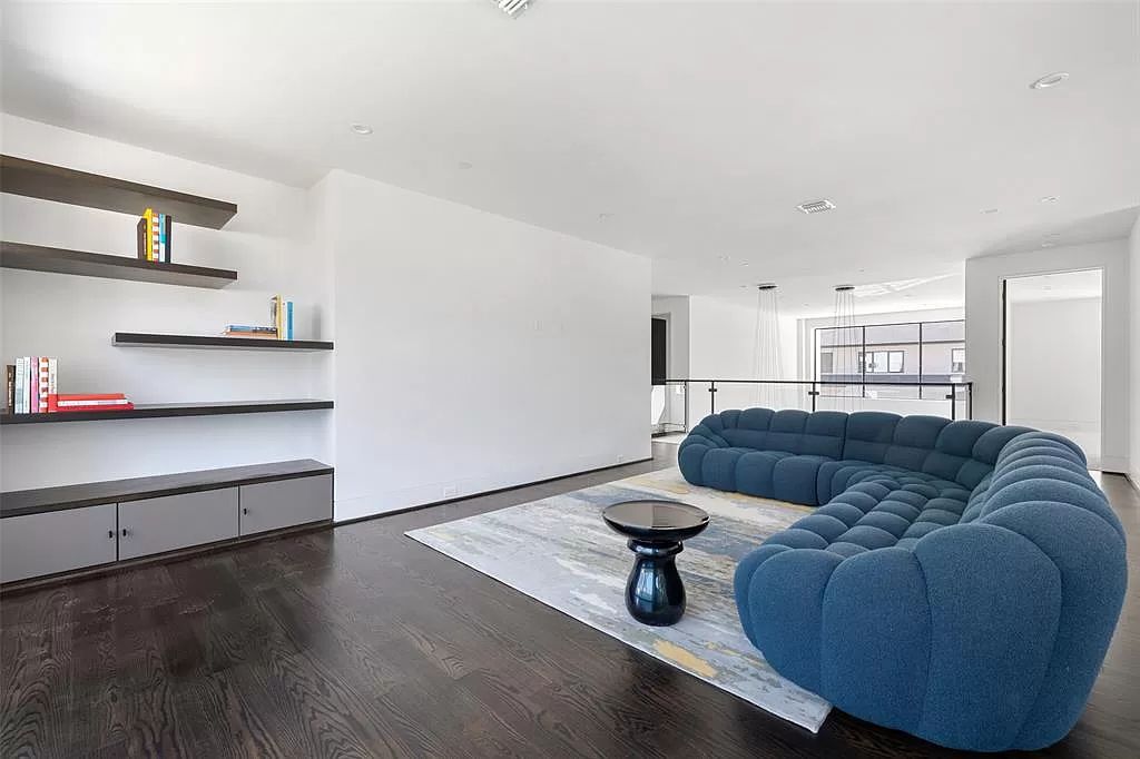 The Home in Houston built by famed Capital Builders is a bold exploration of an immersive indoor-outdoor floor plan now available for sale. This home located at 3 Concord Cir, Houston, Texas; offering 5 bedrooms and 5 bathrooms with over 7,400 square feet of living spaces.
