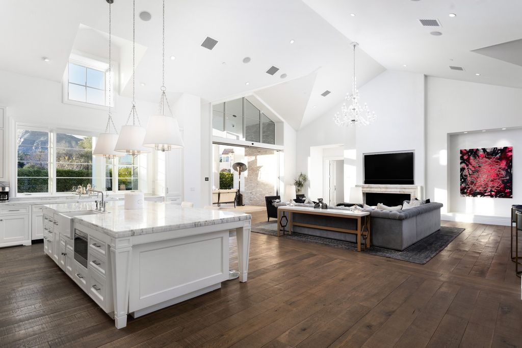 The Scottsdale Home is a exclusive privately gated estate with Camelback Mountain views and first class timeless finishes now available for sale. This home located at 6426 E Exeter Blvd, Scottsdale, Arizona; offering 4 bedrooms and 7 bathrooms with over 7,600 square feet of living spaces.