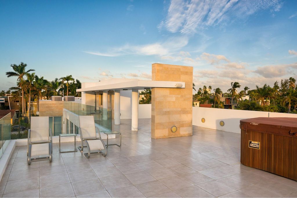 Irreplaceable Unique home with abundance of outdoor living in Florida