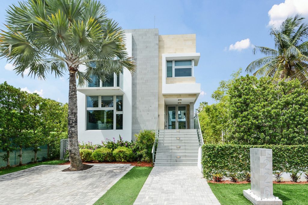 Irreplaceable Unique home with abundance of outdoor living in Florida