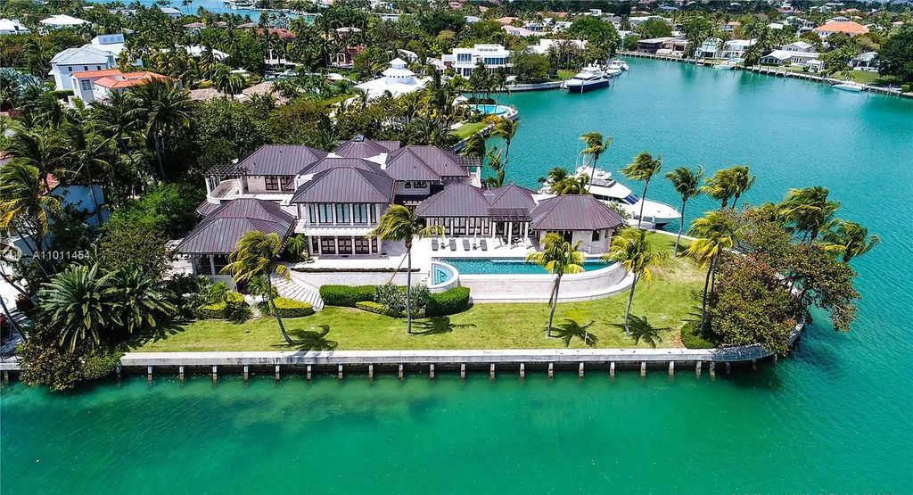 The Miami Waterfront Home is an outstanding residence offers total privacy and stunning water views with oversized pool now available for sale. This home located at 400 S Mashta Dr, Key Biscayne, Florida; offering 6 bedrooms and 7 bathrooms with over 8,200 square feet of living spaces