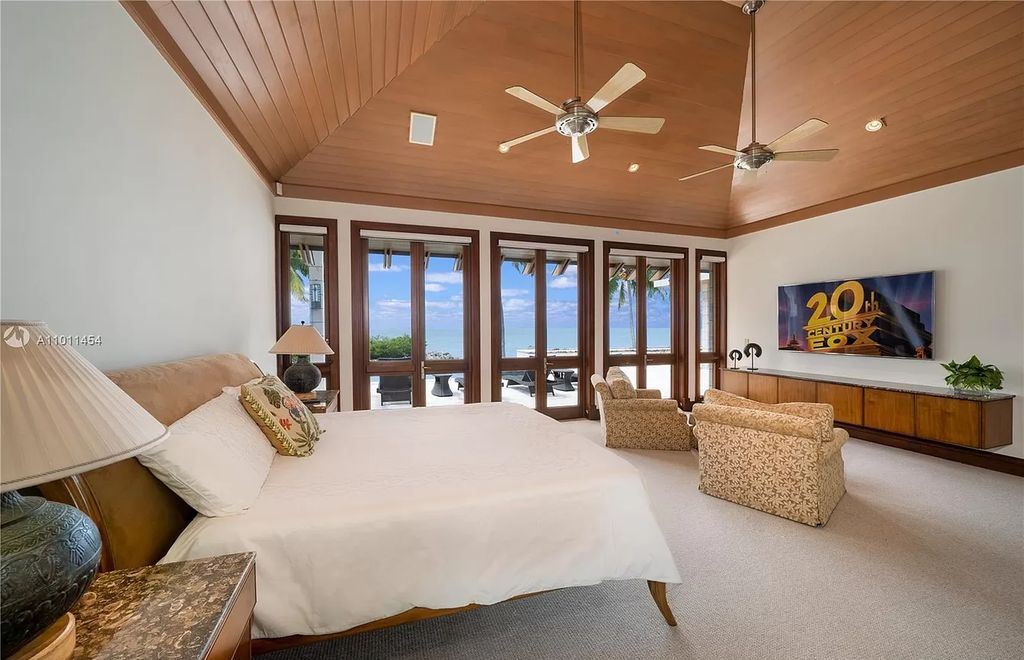 The Miami Waterfront Home is an outstanding residence offers total privacy and stunning water views with oversized pool now available for sale. This home located at 400 S Mashta Dr, Key Biscayne, Florida; offering 6 bedrooms and 7 bathrooms with over 8,200 square feet of living spaces