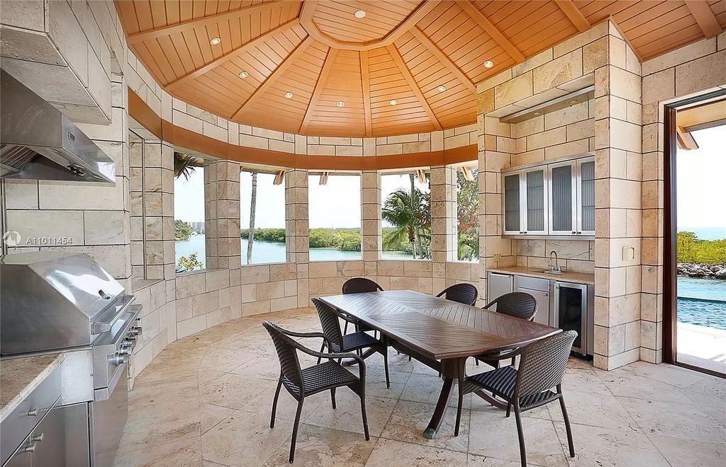 The Miami Waterfront Home is an outstanding residence offers total privacy and stunning water views with oversized pool now available for sale. This home located at 400 S Mashta Dr, Key Biscayne, Florida; offering 6 bedrooms and 7 bathrooms with over 8,200 square feet of living spaces