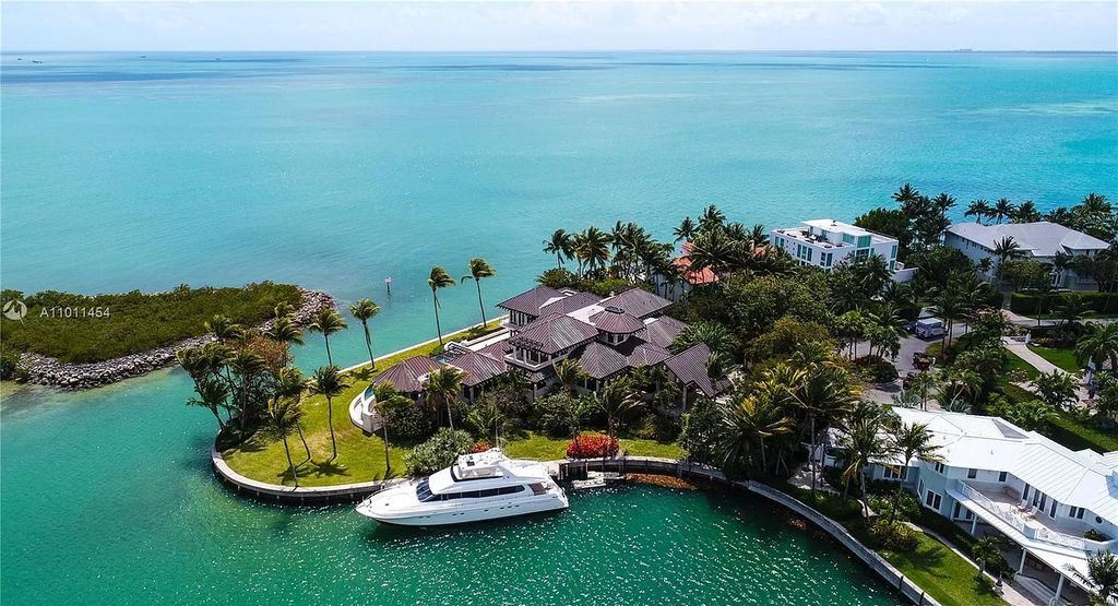 The Miami Waterfront Home is an outstanding residence offers total privacy and stunning water views with oversized pool now available for sale. This home located at 400 S Mashta Dr, Key Biscayne, Florida; offering 6 bedrooms and 7 bathrooms with over 8,200 square feet of living spaces