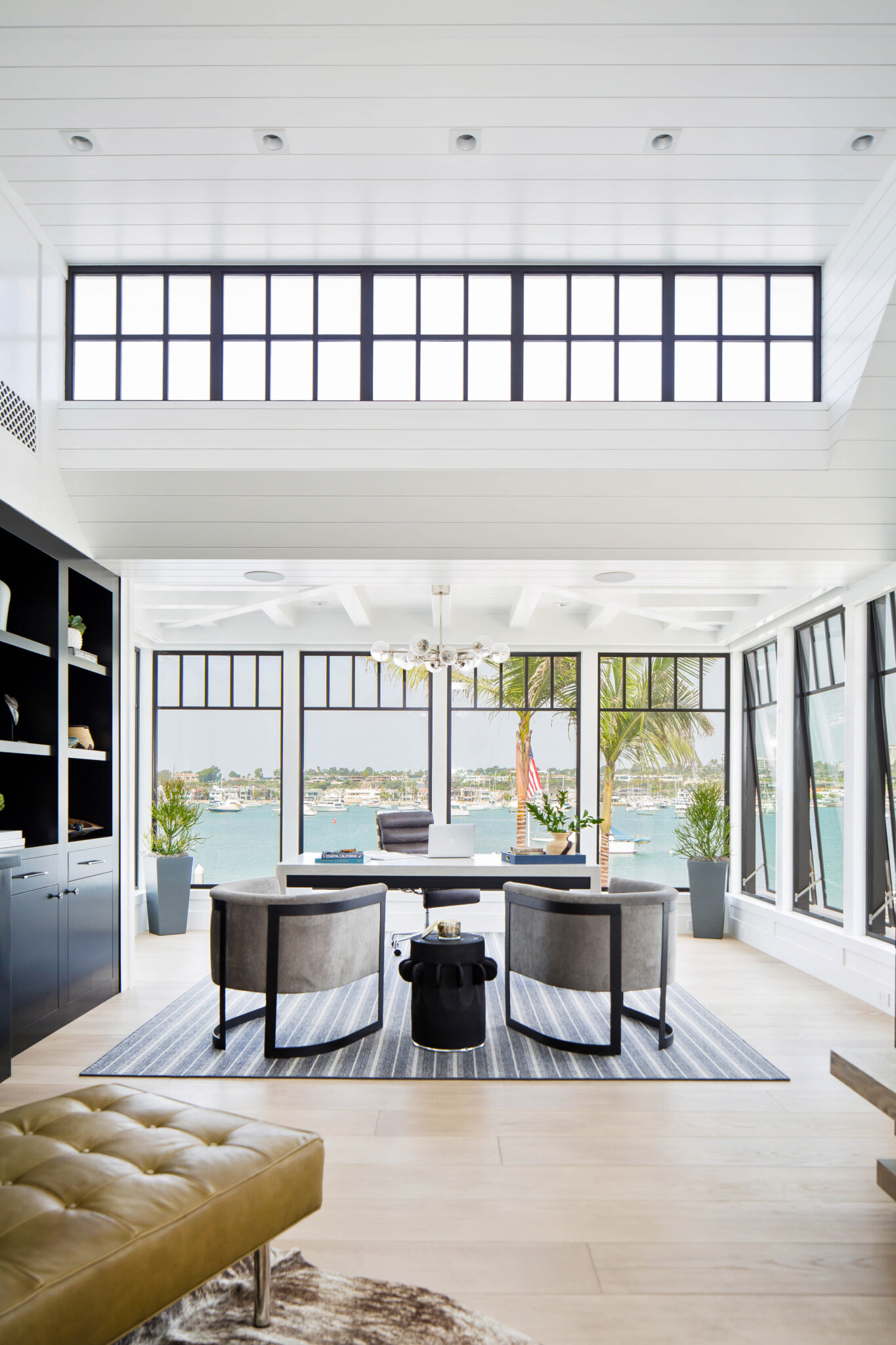 Ritzy interior design of Newport Waterfront by Blackband Design ...