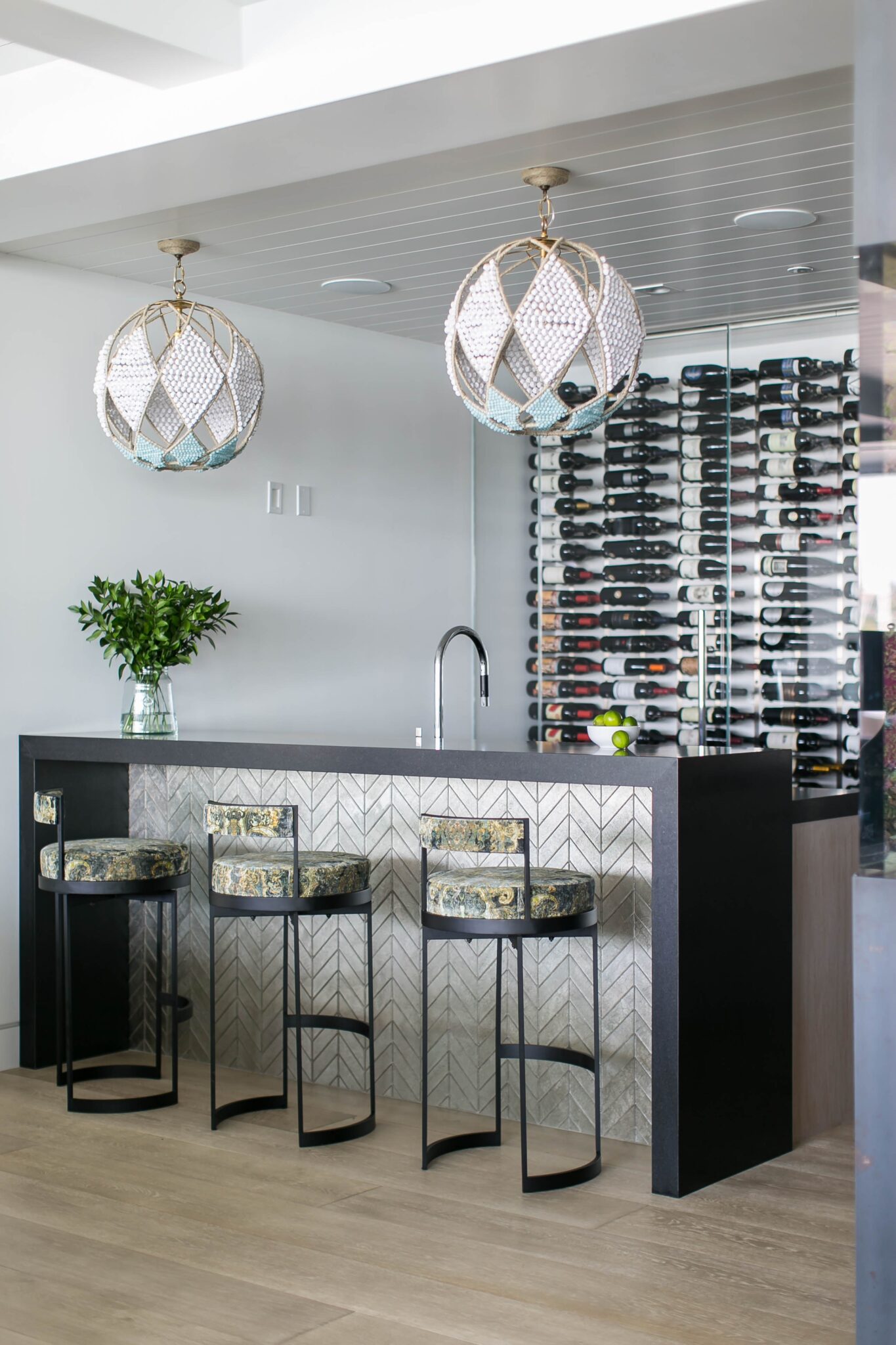 Ritzy interior design of Newport Waterfront by Blackband Design ...