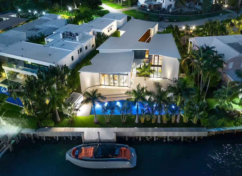 The Miami Beach Home is a new residence designed by world design star Achille Salvagni with a 90 ft infinity pool and private boat dock now available for sale. This home located at 810 Lakeview Dr, Miami Beach, Florida; offering 7 bedrooms and 7 bathrooms with over 7,900 square feet of living spaces.