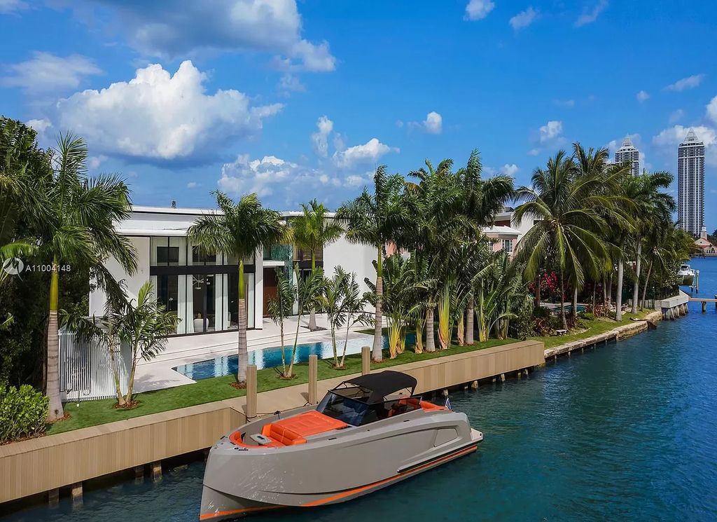 The Miami Beach Home is a new residence designed by world design star Achille Salvagni with a 90 ft infinity pool and private boat dock now available for sale. This home located at 810 Lakeview Dr, Miami Beach, Florida; offering 7 bedrooms and 7 bathrooms with over 7,900 square feet of living spaces.