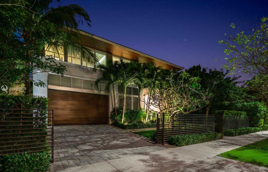 The Miami Beach Villa is a luxurious home perfect for entertaining with large manicured garden and full outdoor kitchen now available for sale. This home located at 1220 S Biscayne Point Rd, Miami Beach, Florida; offering 6 bedrooms and 6 bathrooms with over 5,400 square feet of living spaces.