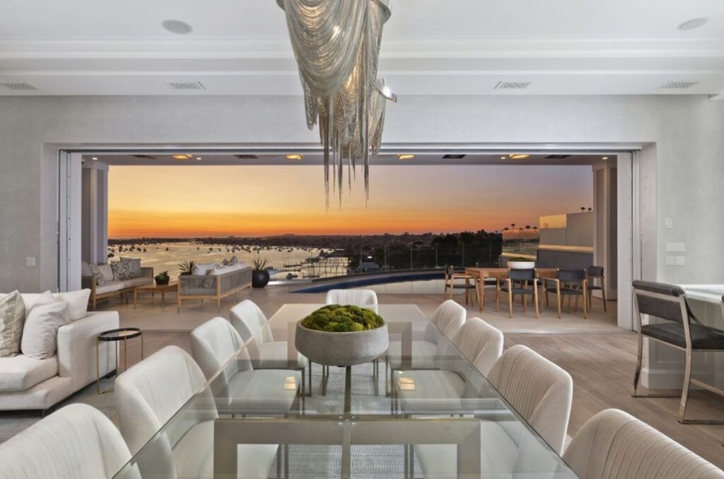 Uncompromising stylish home in California with views of the Pacific Ocean