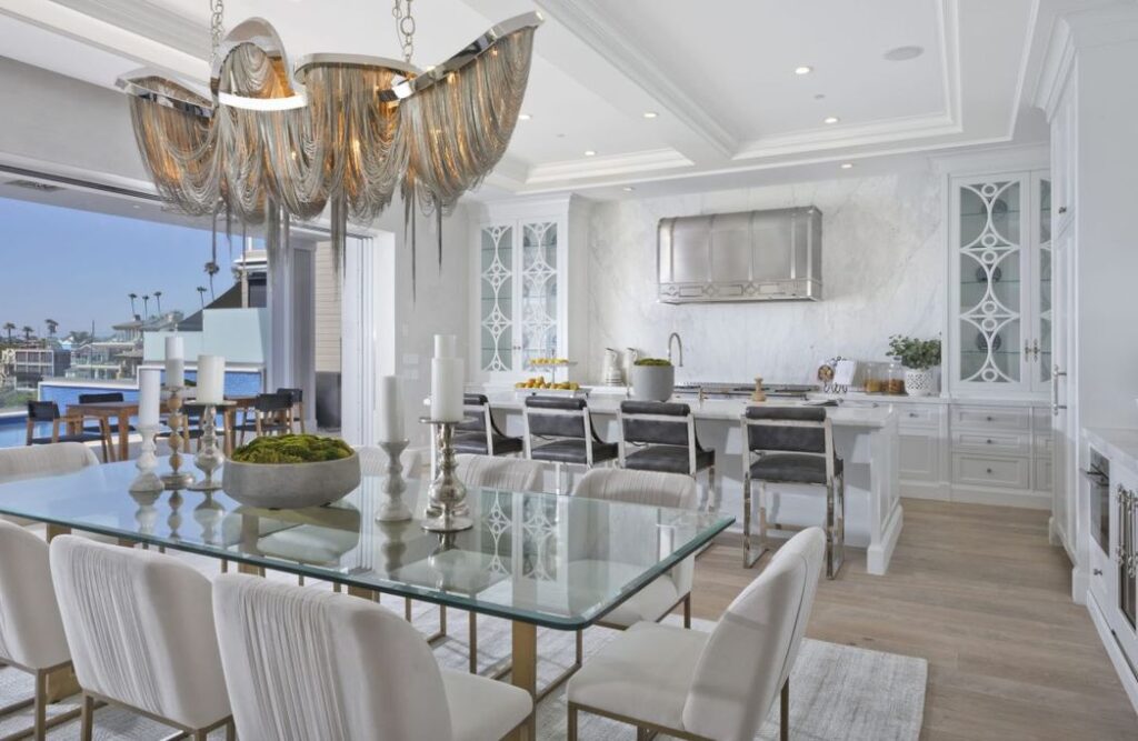 Uncompromising stylish home in California with views of the Pacific Ocean