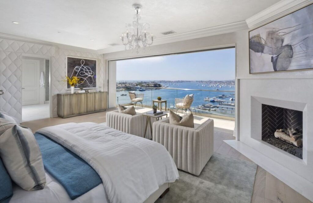 Uncompromising stylish home in California with views of the Pacific Ocean