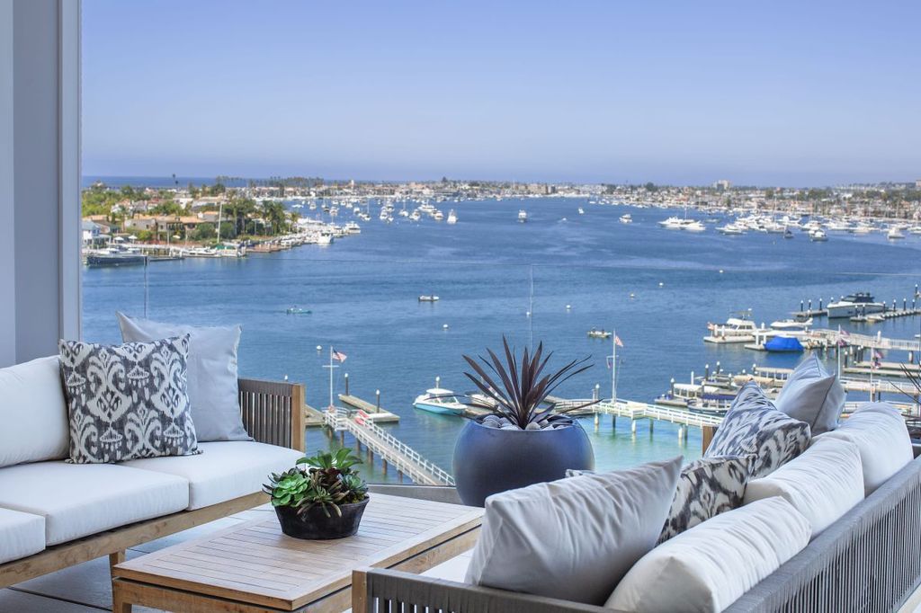 Uncompromising stylish home in California with views of the Pacific Ocean