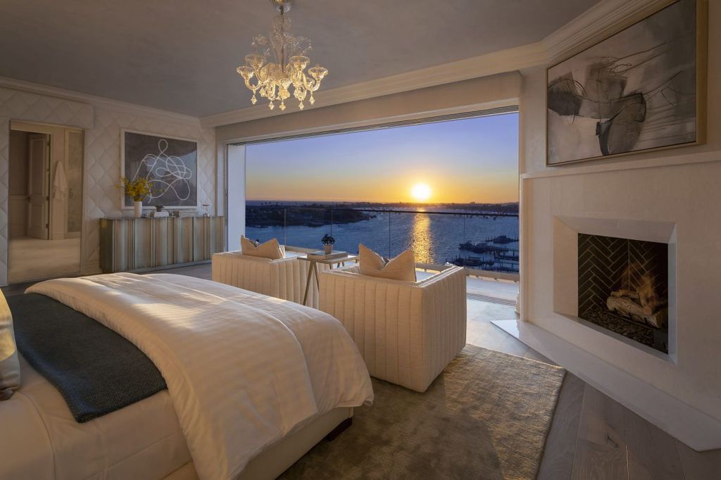 Uncompromising stylish home in California with views of the Pacific Ocean
