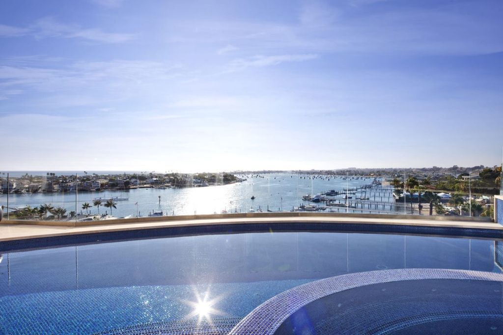 Uncompromising stylish home in California with views of the Pacific Ocean