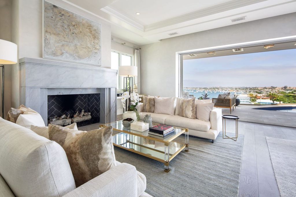 Uncompromising stylish home in California with views of the Pacific Ocean