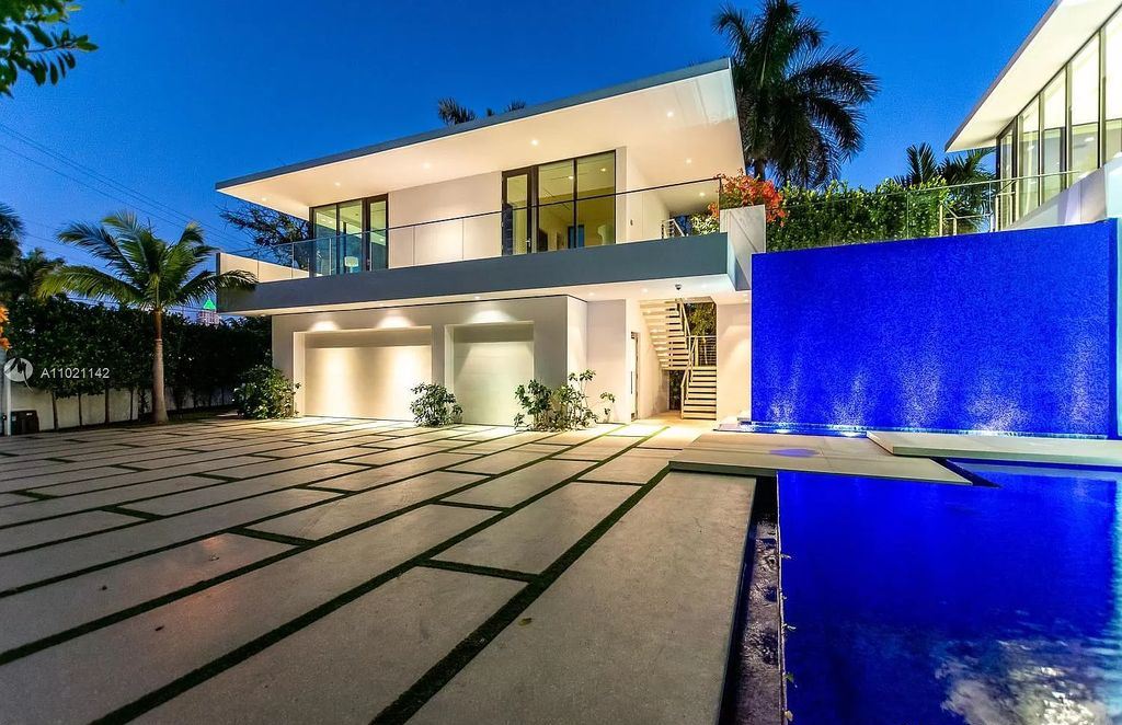The Resort Style Mansion in Miami Beach is a newly luxurious home with sunsets over the Miami skyline on prestigious North bay road now available for sale. This home located at 5004 N Bay Rd, Miami Beach, Florida; offering 8 bedrooms and 10 bathrooms with over 12,800 square feet of living spaces. 
