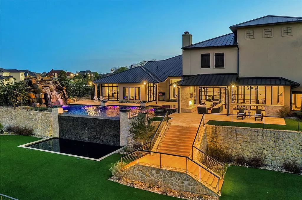 A 5900000 Texas Home with Panoramic Views of Serene Greenspace 23