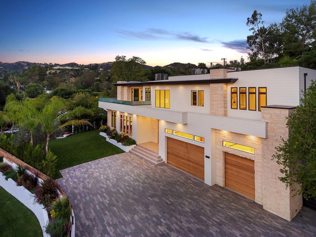 A Magnificent Luxury Home in Encino with Impeccable Design listed for 5900000 1