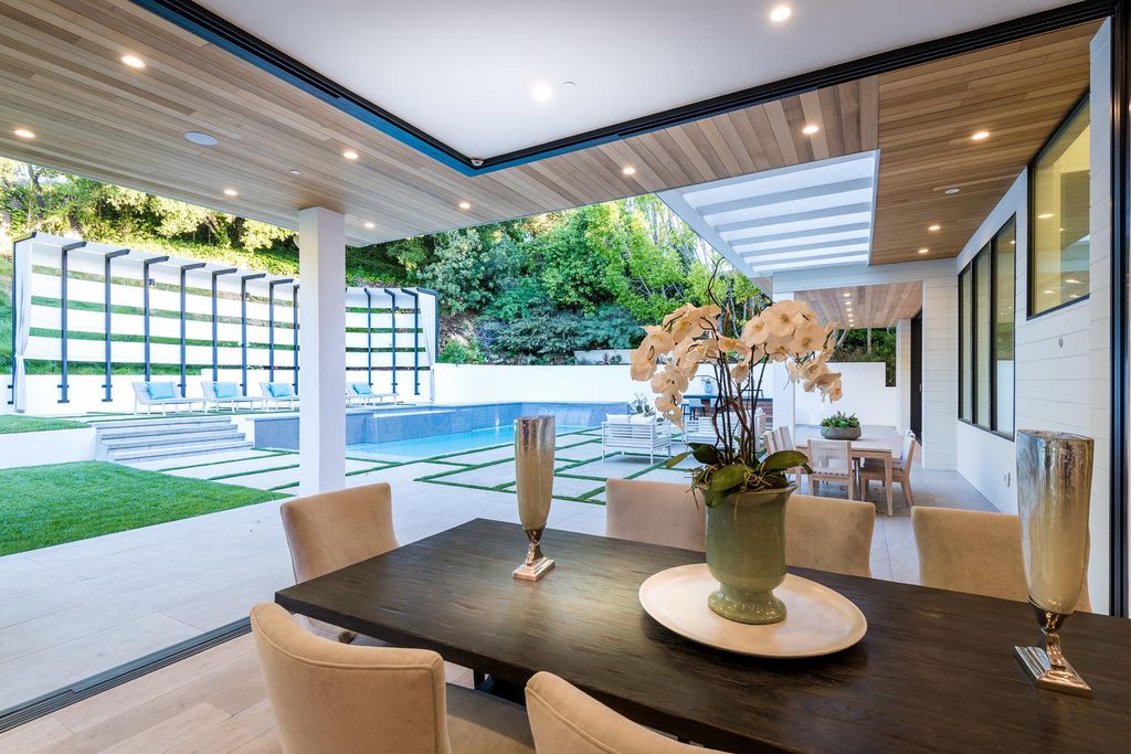 A Magnificent Luxury Home in Encino with Impeccable Design listed for 5900000 11