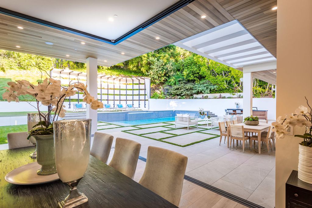 A Magnificent Luxury Home in Encino with Impeccable Design listed for 5900000 12