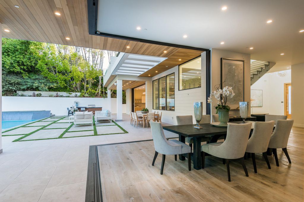 A Magnificent Luxury Home in Encino with Impeccable Design listed for 5900000 13
