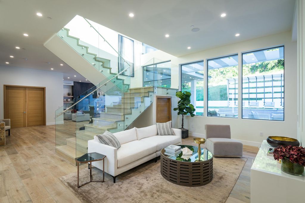 A Magnificent Luxury Home in Encino with Impeccable Design listed for 5900000 15