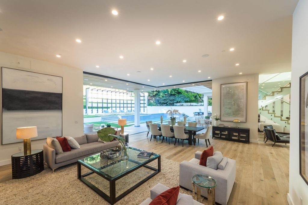 A Magnificent Luxury Home in Encino with Impeccable Design listed for 5900000 16
