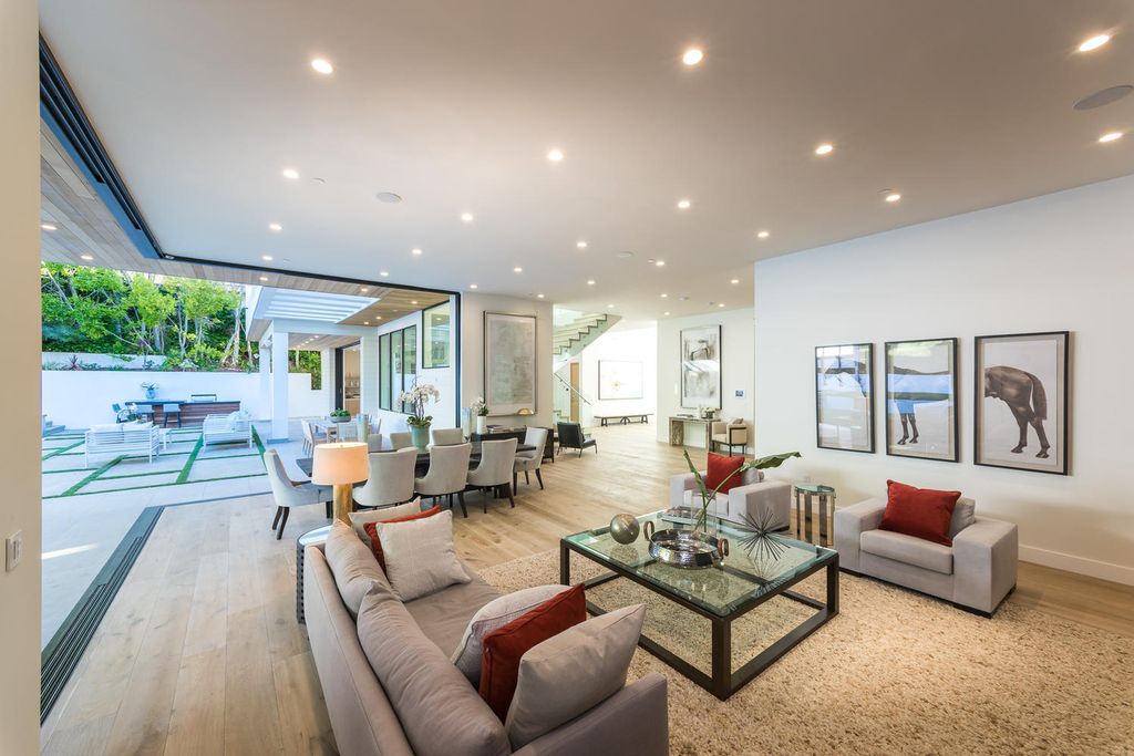 A Magnificent Luxury Home in Encino with Impeccable Design listed for 5900000 17