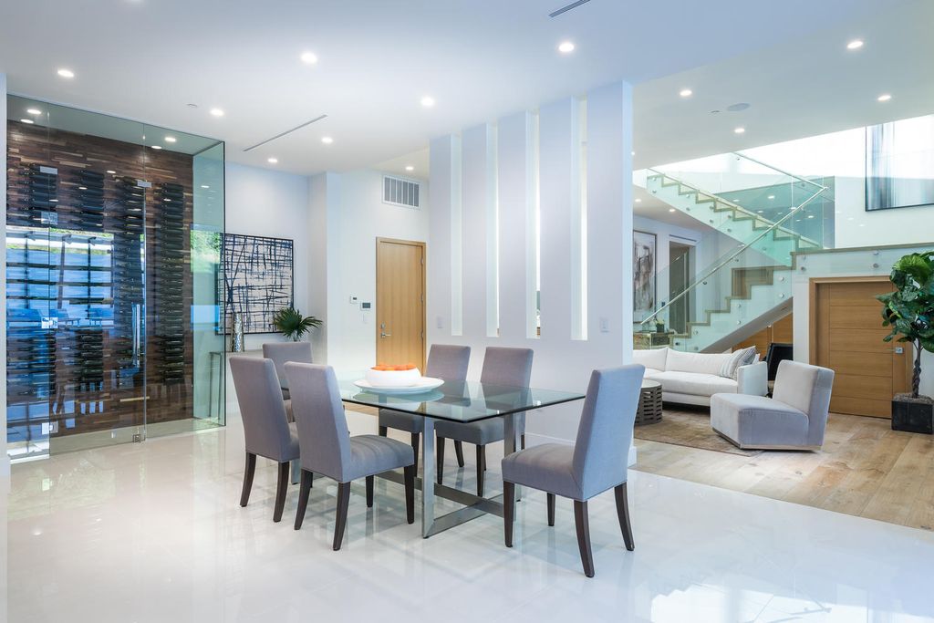A Magnificent Luxury Home in Encino with Impeccable Design listed for 5900000 19