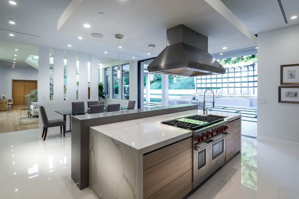 A Magnificent Luxury Home in Encino with Impeccable Design listed for 5900000 22