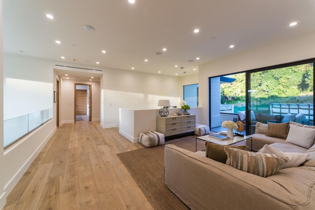 A Magnificent Luxury Home in Encino with Impeccable Design listed for 5900000 25