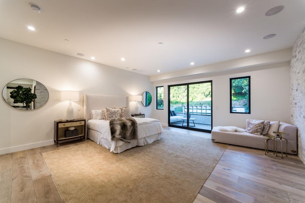 A Magnificent Luxury Home in Encino with Impeccable Design listed for 5900000 27