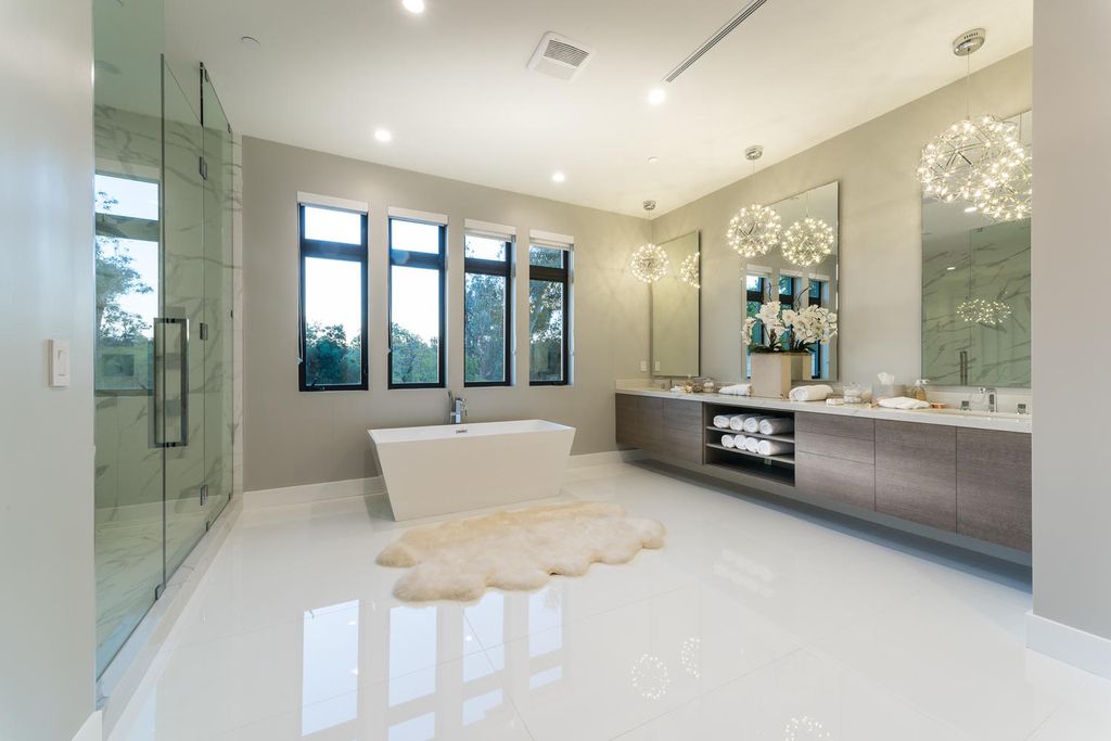 A Magnificent Luxury Home in Encino with Impeccable Design listed for 5900000 29