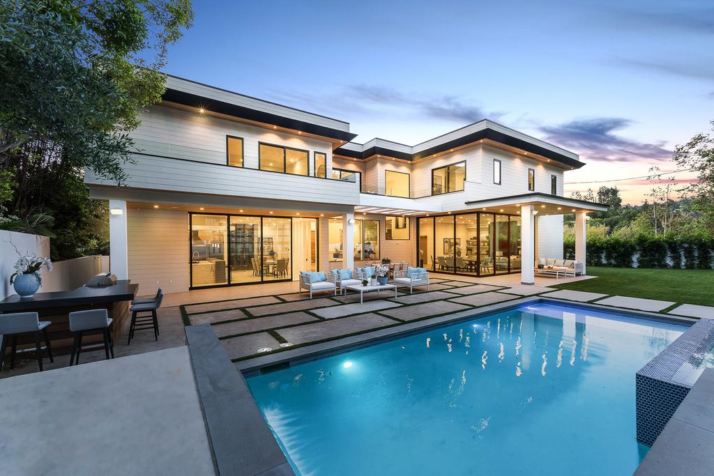 A Magnificent Luxury Home in Encino with Impeccable Design listed for 5900000 3