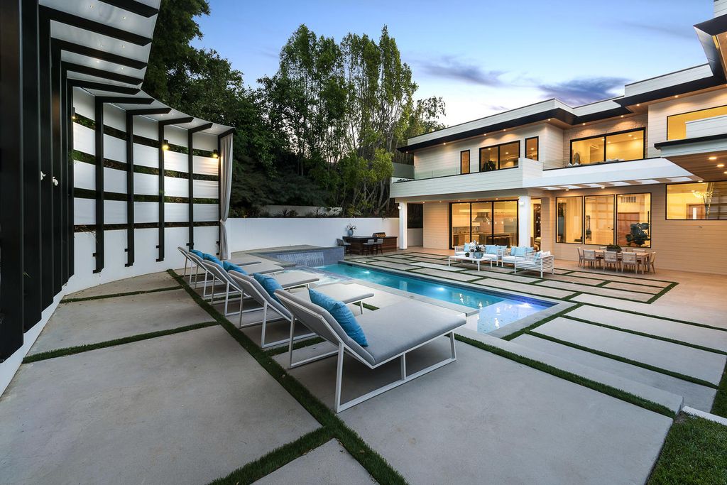 A Magnificent Luxury Home in Encino with Impeccable Design listed for 5900000 5